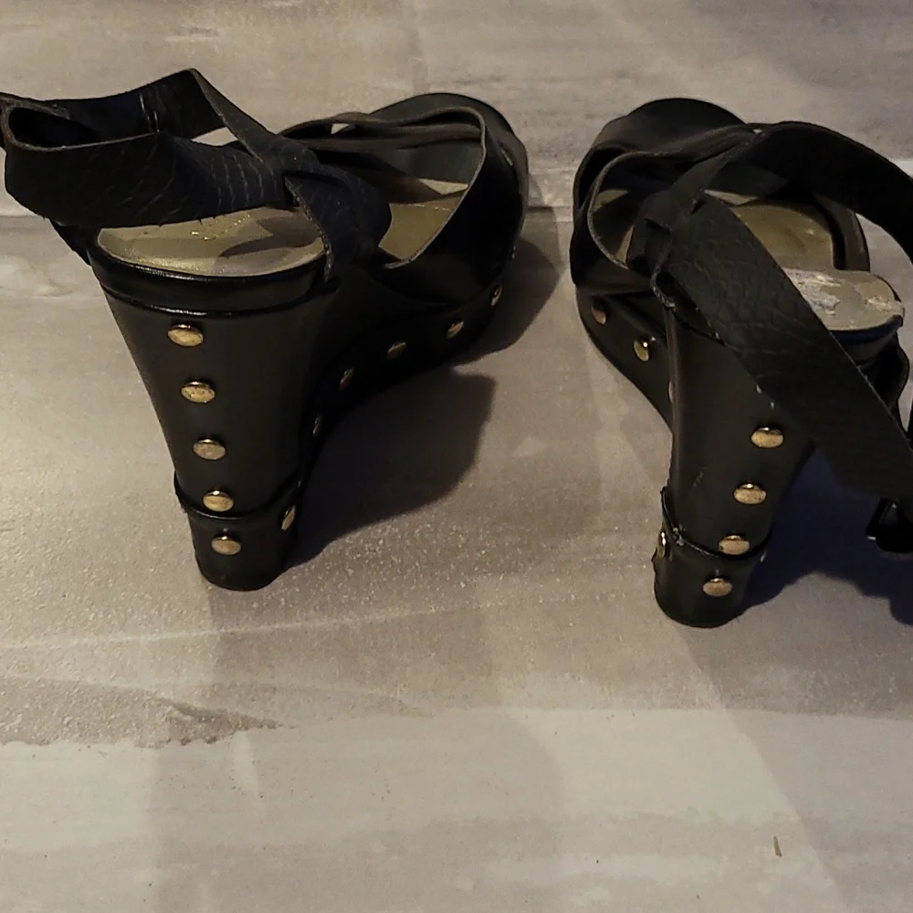 Shoes - Picture 2 of 3